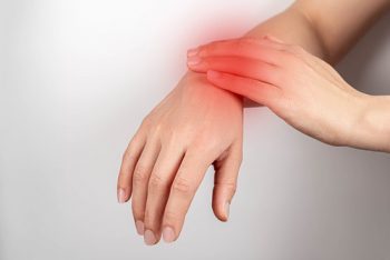 Pain in the wrist, female hands