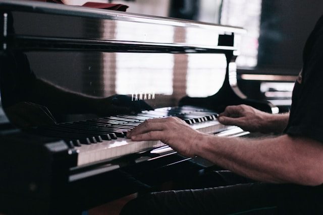 managing tendonitis and strain for musicians