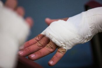 displaced vs nondisplaced fractures