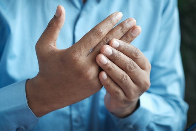 Tips for Helping Someone Manage Chronic Pain at Home