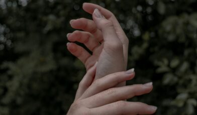 how to tell if you sprained your wrist