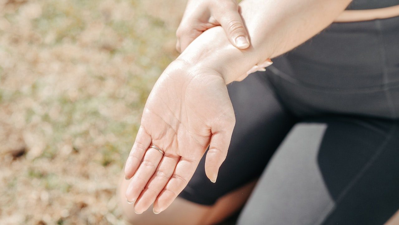 How to Tell if You Have a Sprained Wrist Hand and Wrist Institute