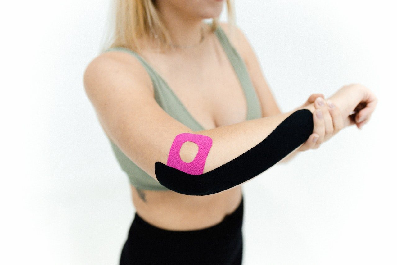 Torn Triceps: Symptoms, Causes, Risk Factors, Treatment